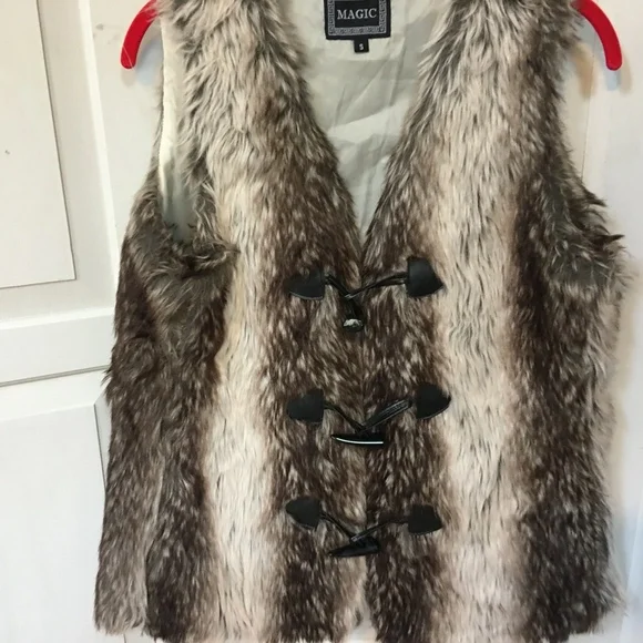 Magic Faux Fur Vest - Picture 2 of 8
